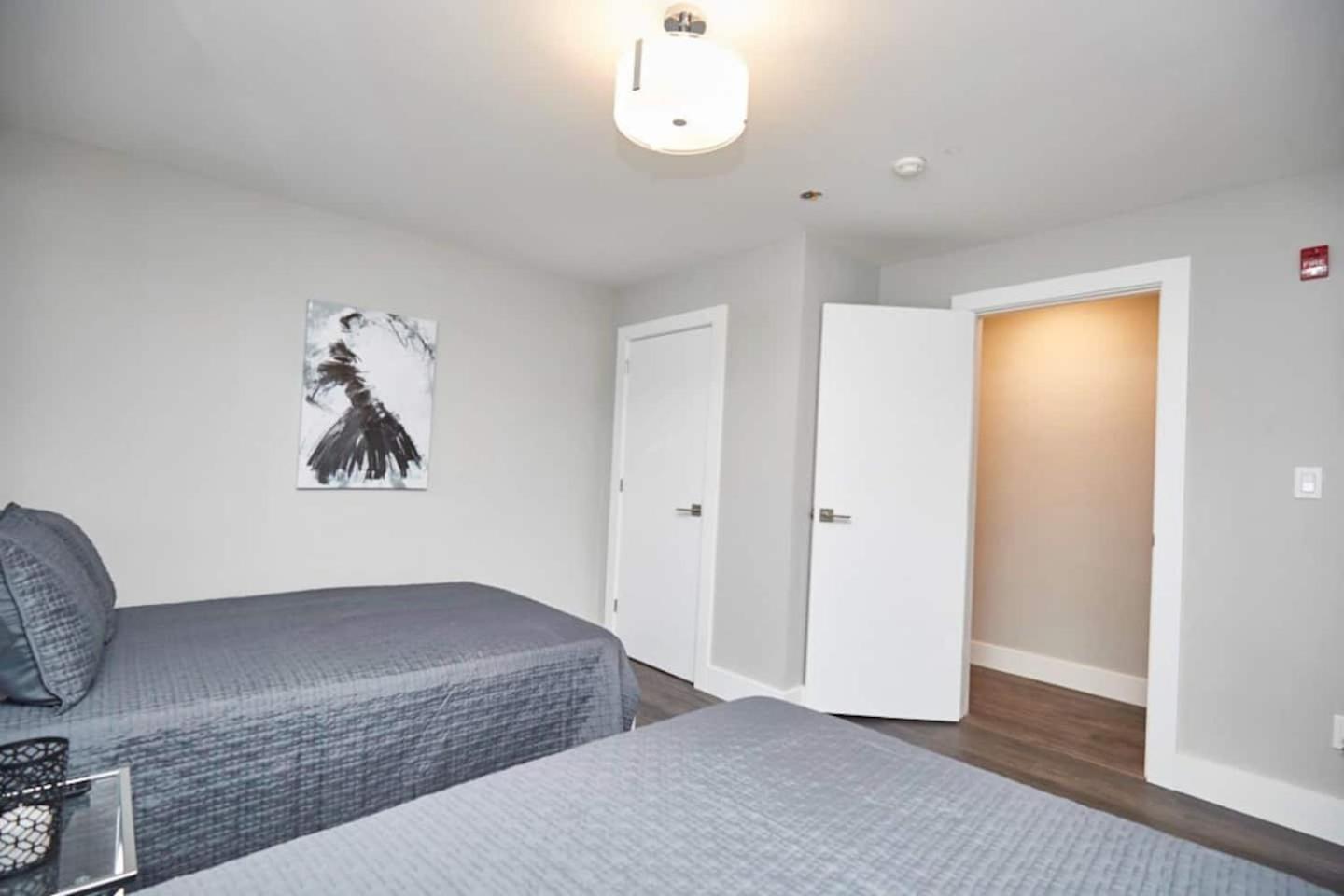 Clifton Hill Hideaway 2B -Two Bedroom Condo Niagara Falls Esterno foto