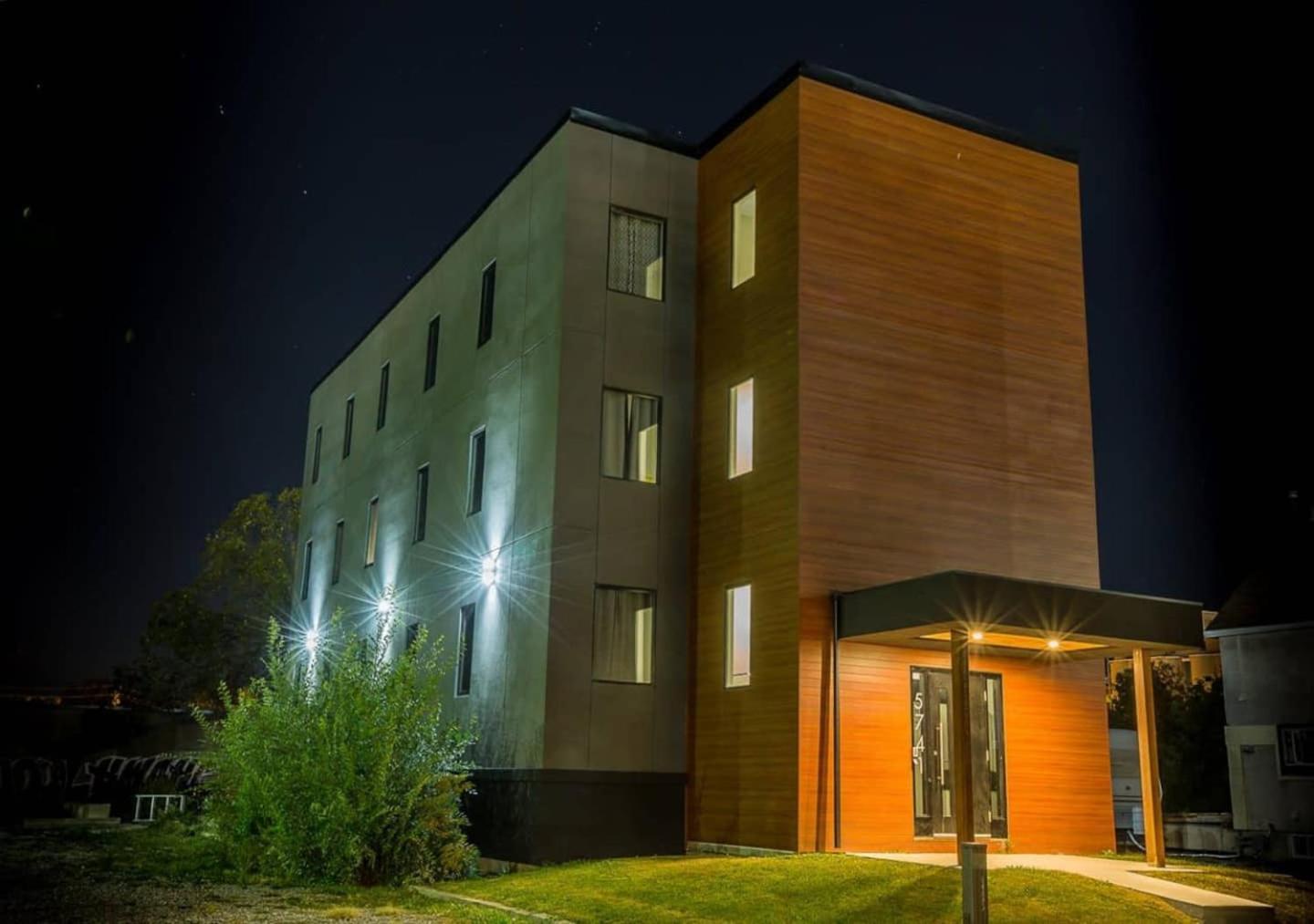 Clifton Hill Hideaway 2B -Two Bedroom Condo Niagara Falls Esterno foto