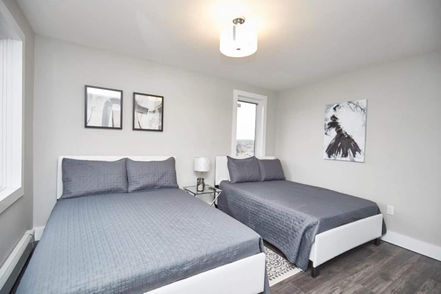 Clifton Hill Hideaway 2B -Two Bedroom Condo Niagara Falls Esterno foto